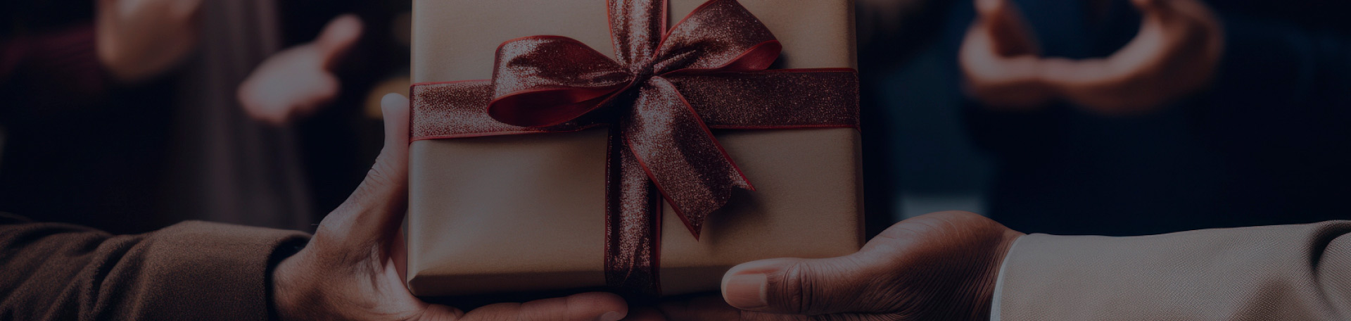 Какие налоговые обязательства возникают при вручении новогодних подарков партнерам?